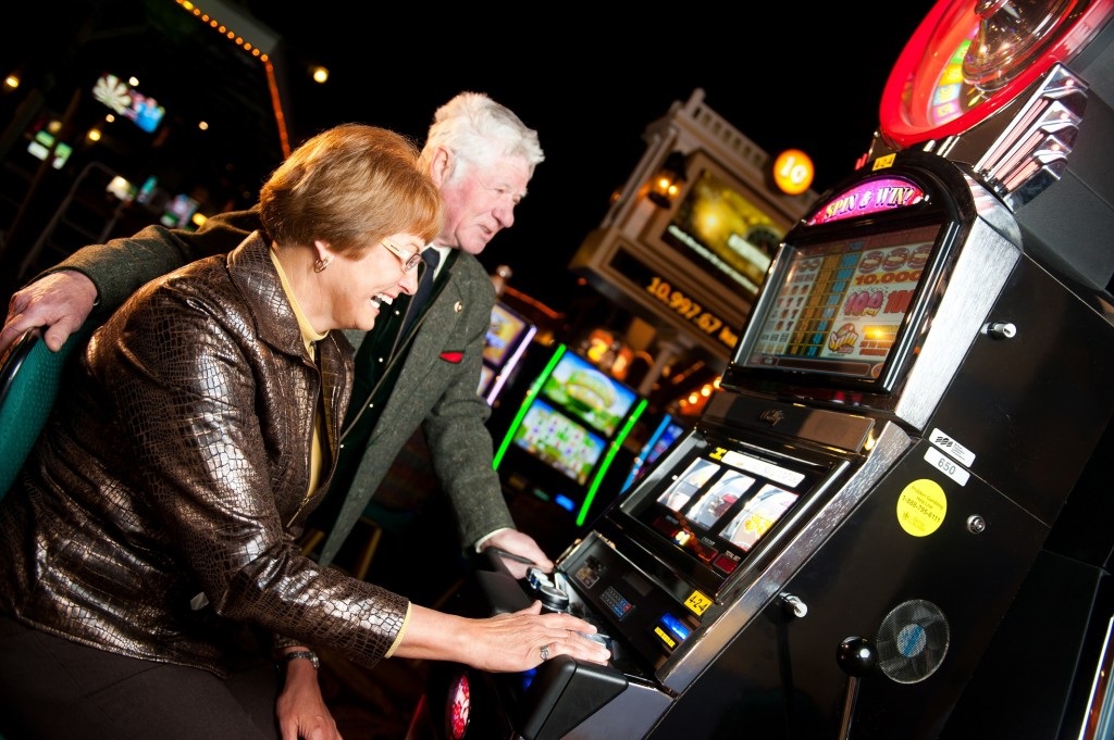 Major Reasons why people prefer playing the Slots Online
